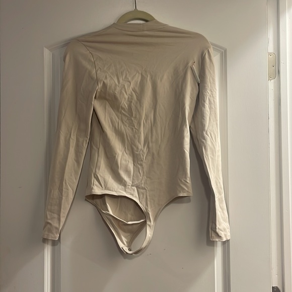 Abercrombie and finch, small cream, long sleeve, cut out chest bodysuit - Picture 4 of 4